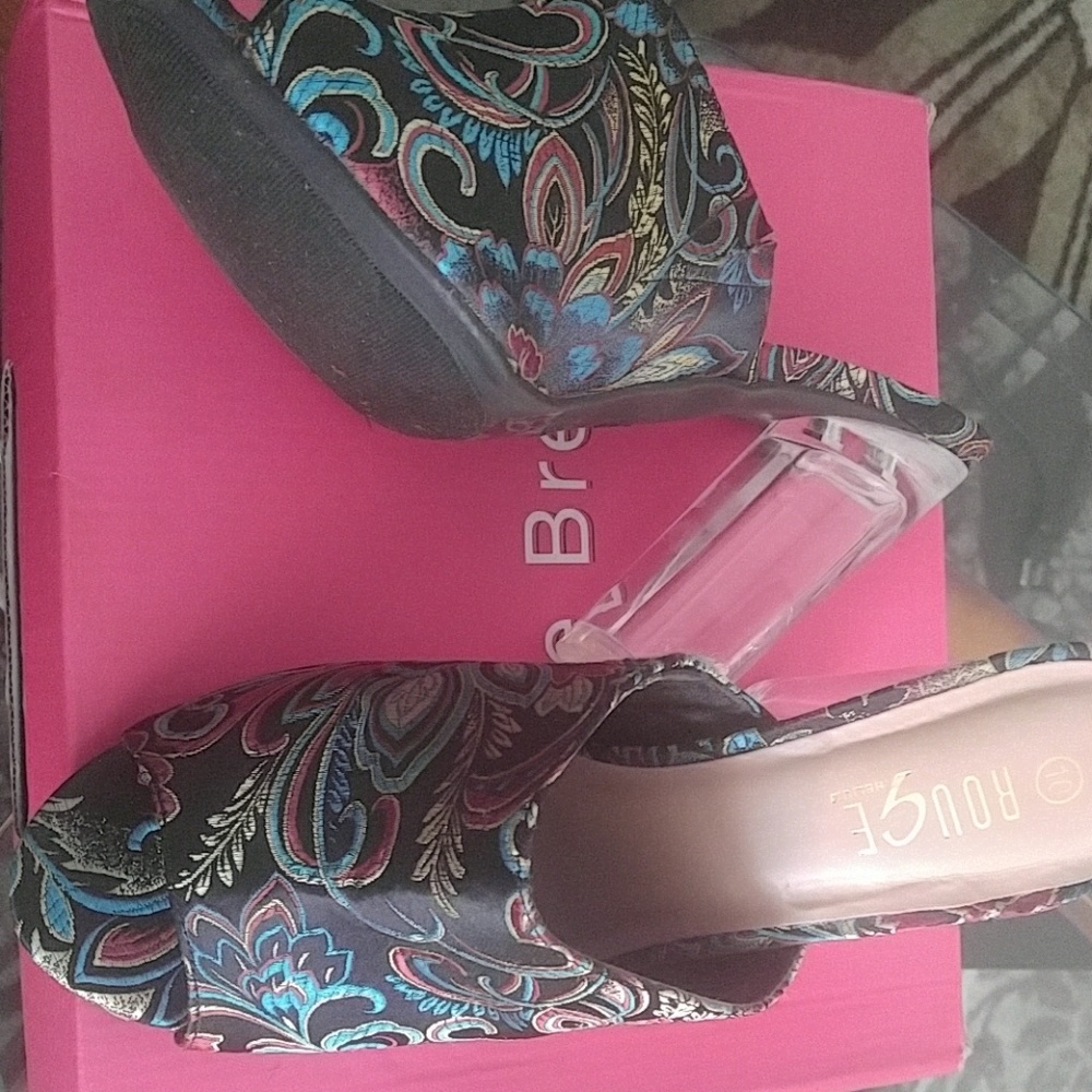 Shoes - Picture 4 of 5